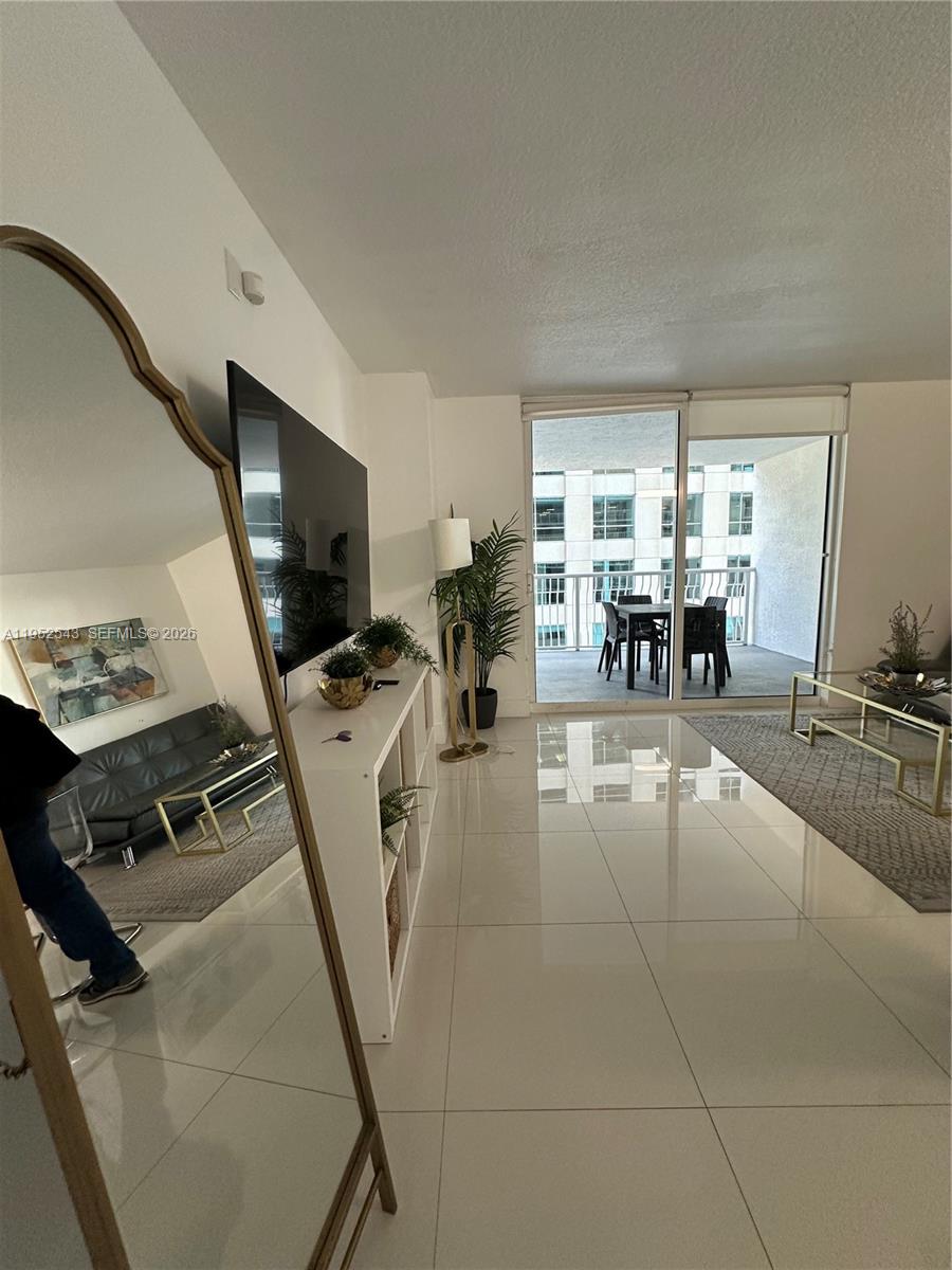 1200 Brickell Bay Dr #1712, Miami FL 33131