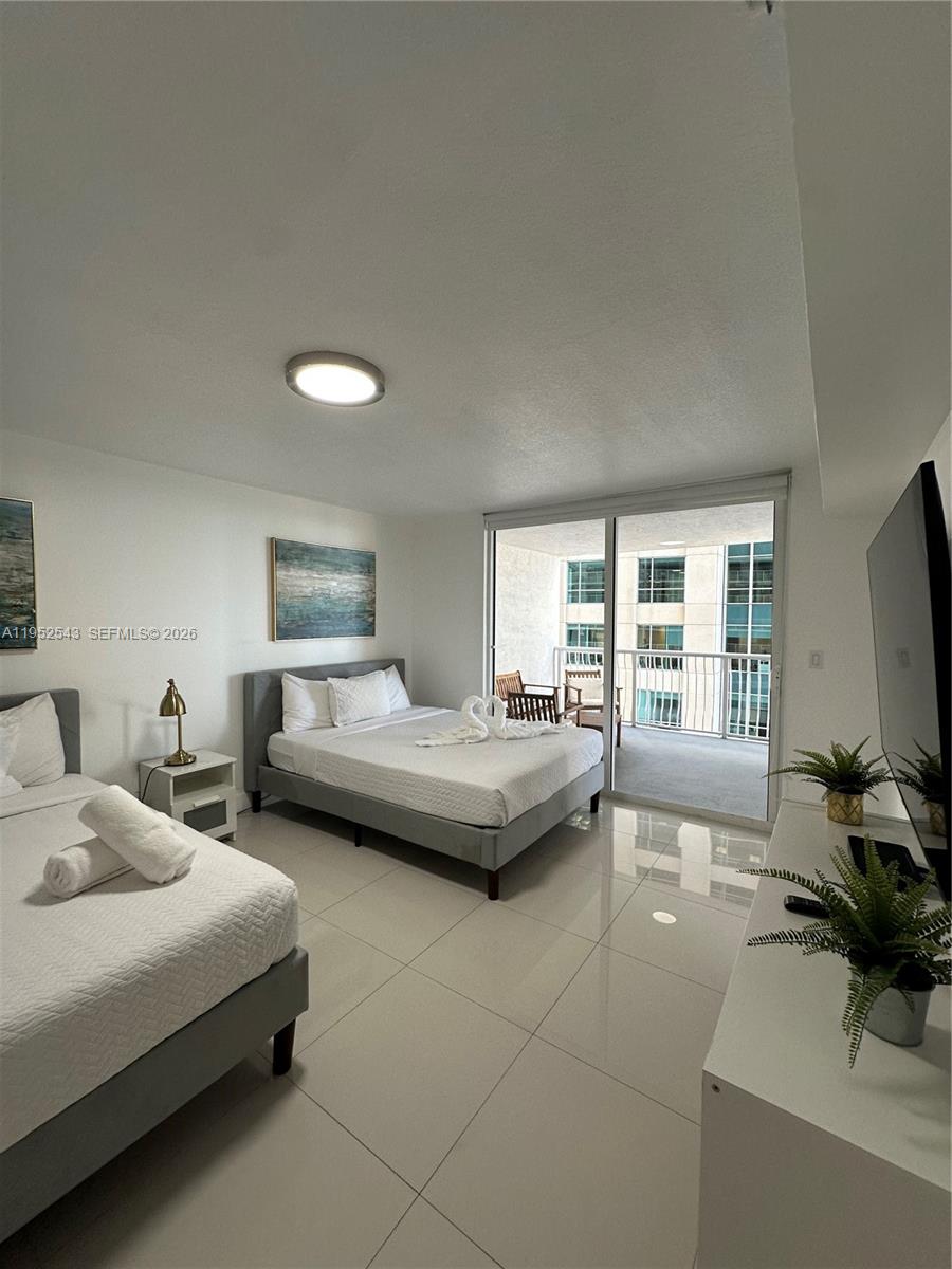 1200 Brickell Bay Dr #1712, Miami FL 33131