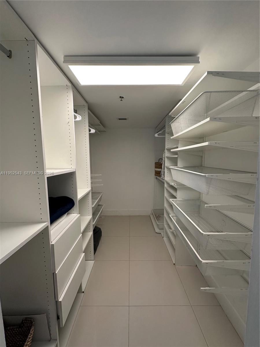 1200 Brickell Bay Dr #1712, Miami FL 33131