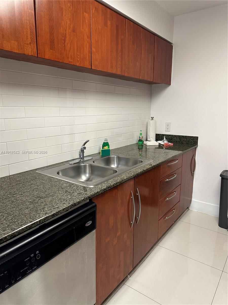 1200 Brickell Bay Dr #1712, Miami FL 33131
