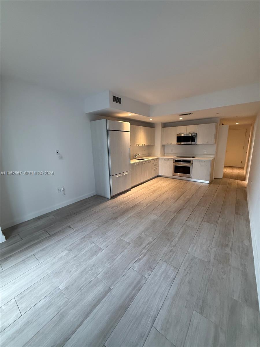 45 SW 9th St #1004, Miami FL 33130