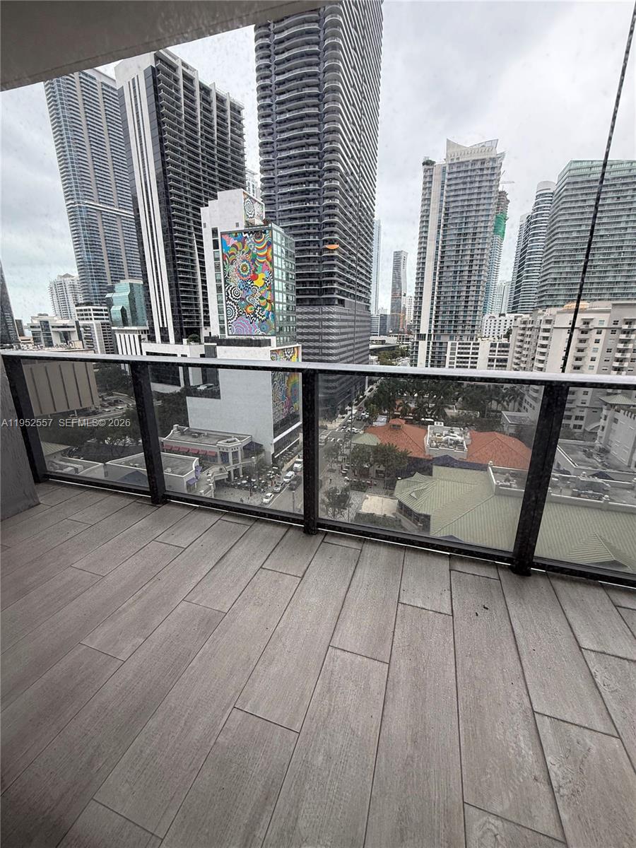 45 SW 9th St #1004, Miami FL 33130