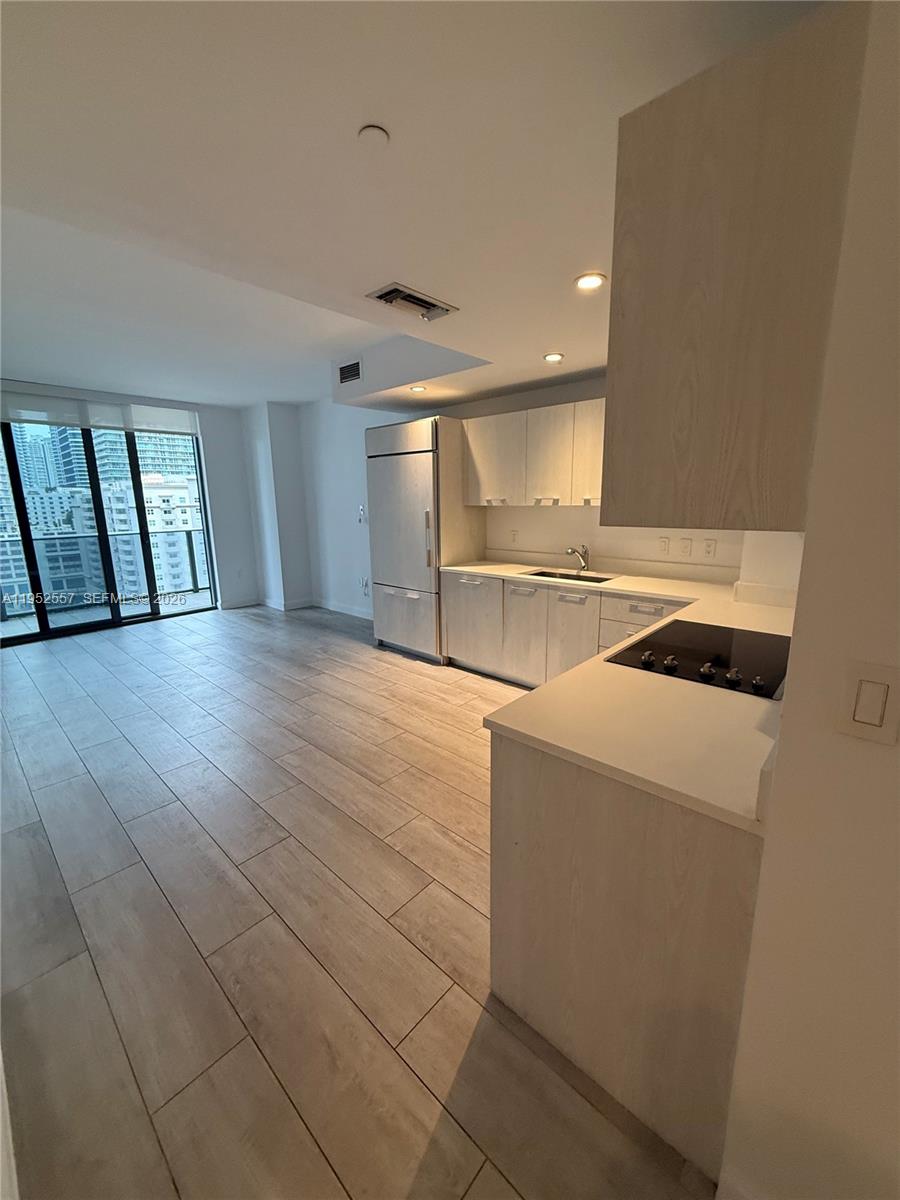 45 SW 9th St #1004, Miami FL 33130