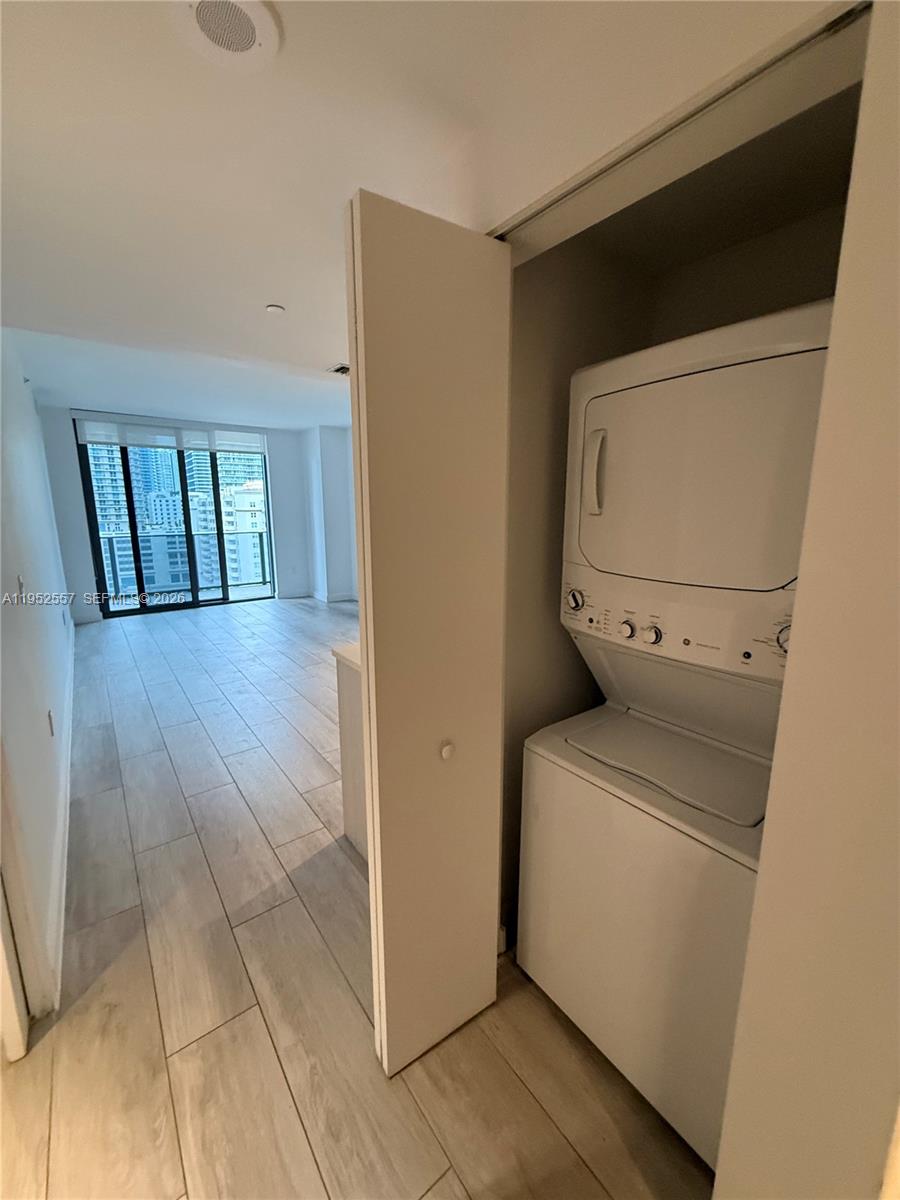 45 SW 9th St #1004, Miami FL 33130