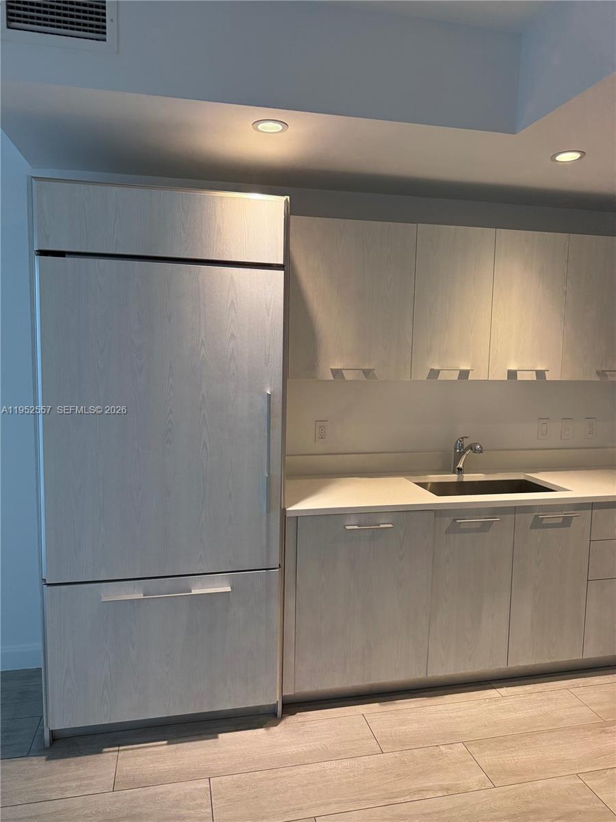 45 SW 9th St #1004, Miami FL 33130