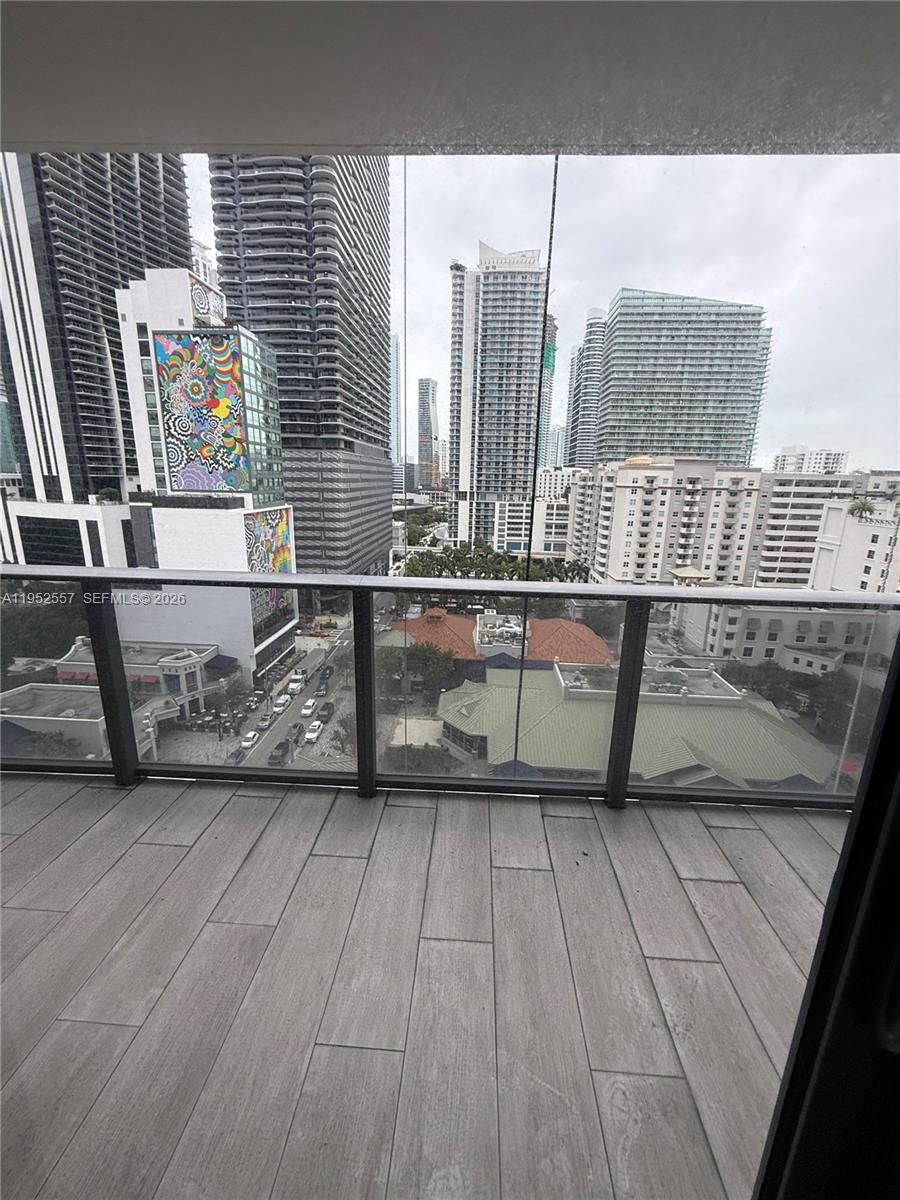 45 SW 9th St #1004, Miami FL 33130