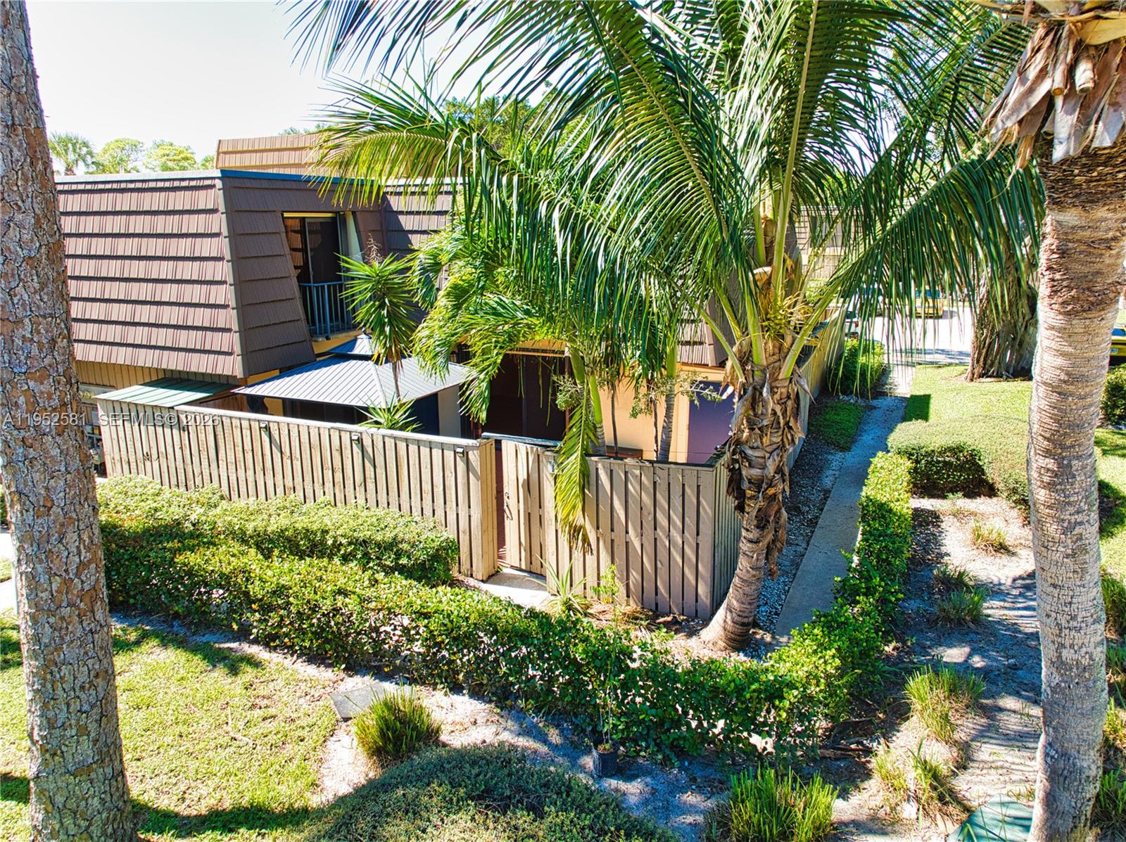 1419 14th Ct, Palm Beach Gardens FL 33410