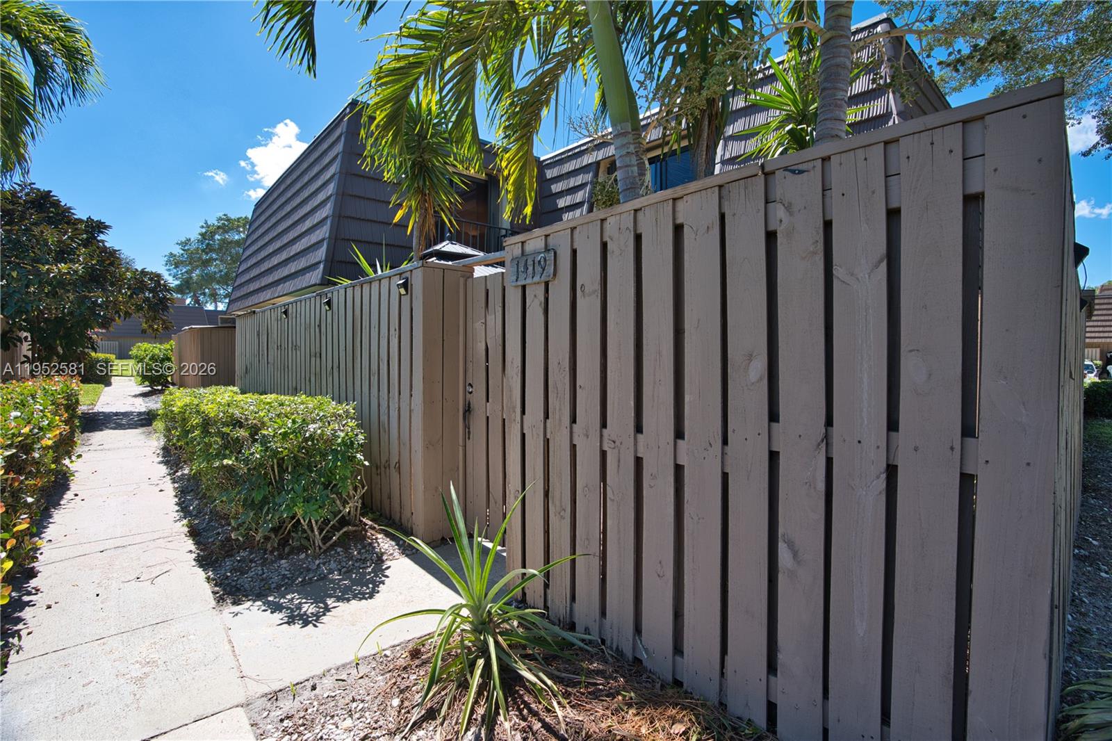 1419 14th Ct, Palm Beach Gardens FL 33410