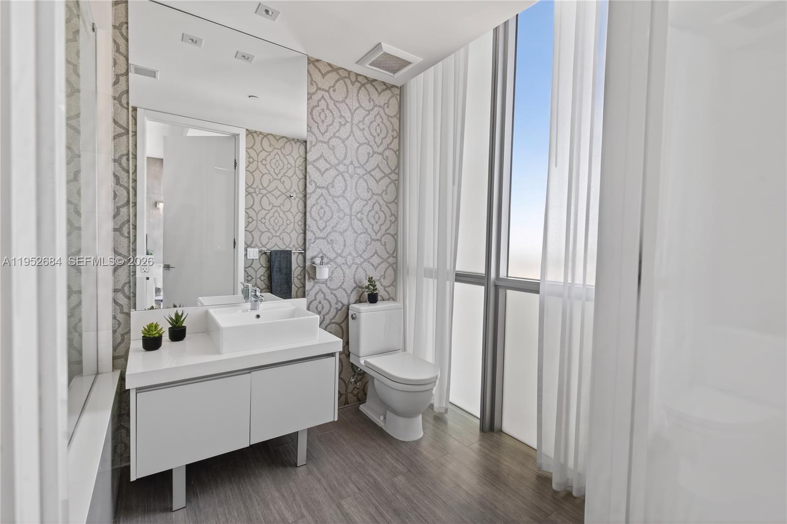 1100 Biscayne Blvd #5306, Miami FL 33132
