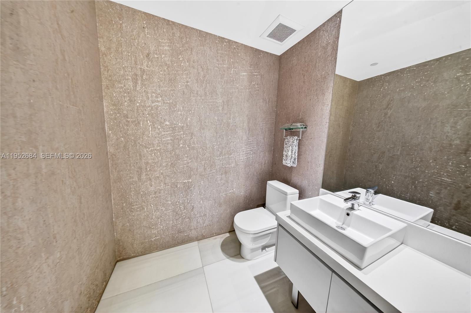 1100 Biscayne Blvd #5306, Miami FL 33132