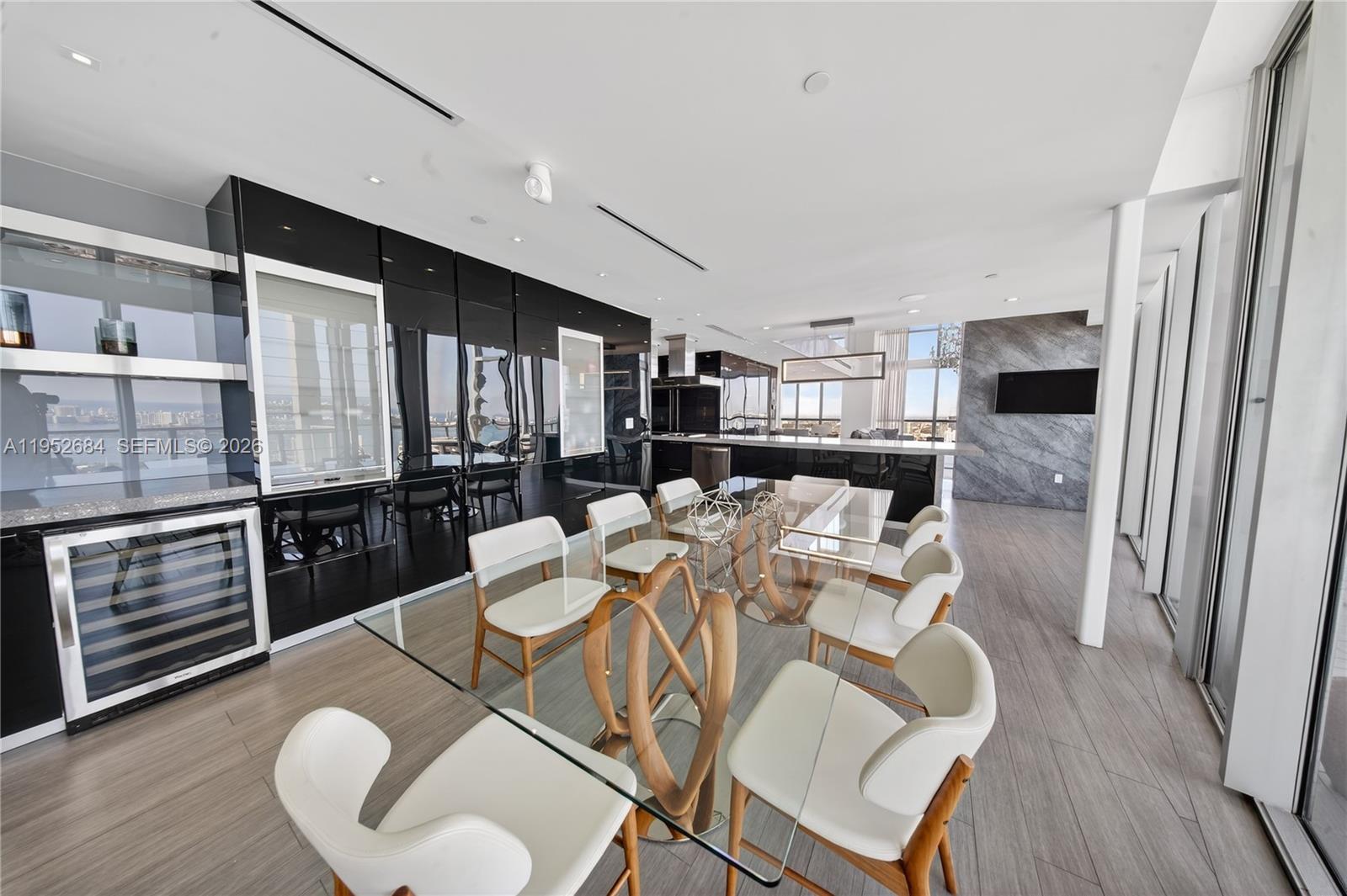 1100 Biscayne Blvd #5306, Miami FL 33132