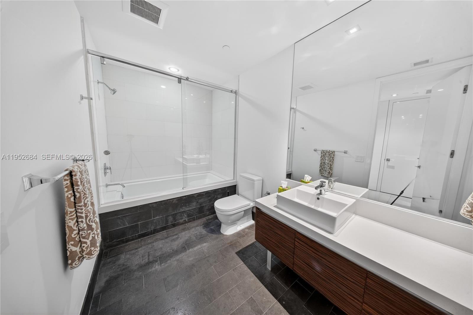 1100 Biscayne Blvd #5306, Miami FL 33132