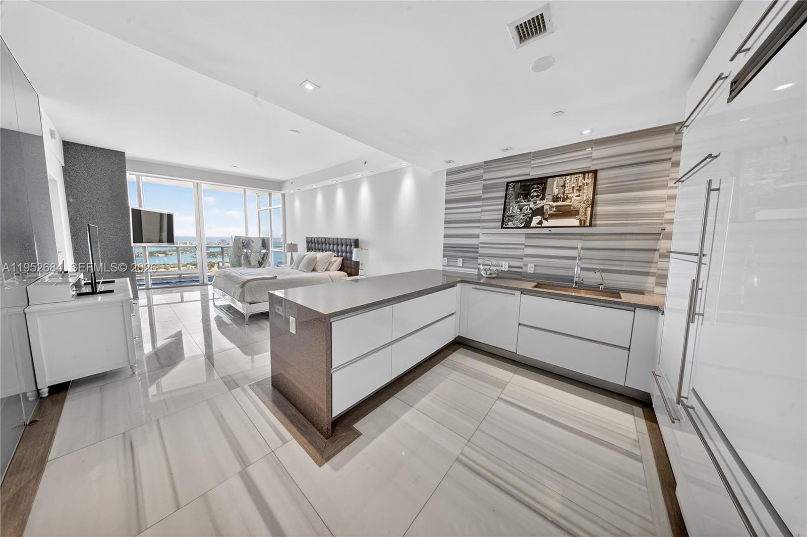1100 Biscayne Blvd #5306, Miami FL 33132
