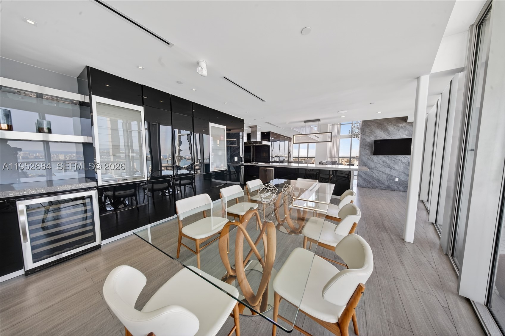 1100 Biscayne Blvd #5306, Miami FL 33132