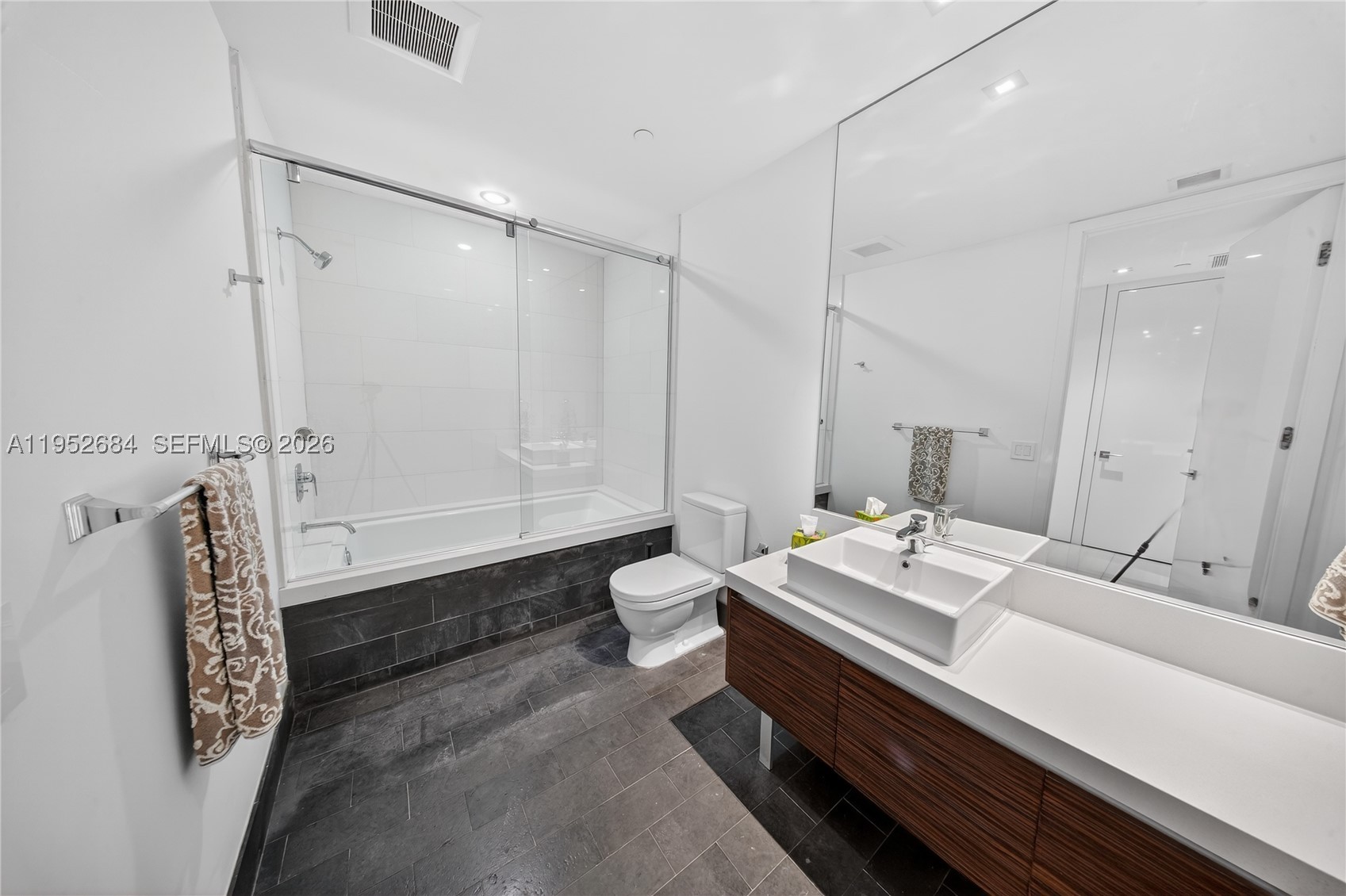 1100 Biscayne Blvd #5306, Miami FL 33132
