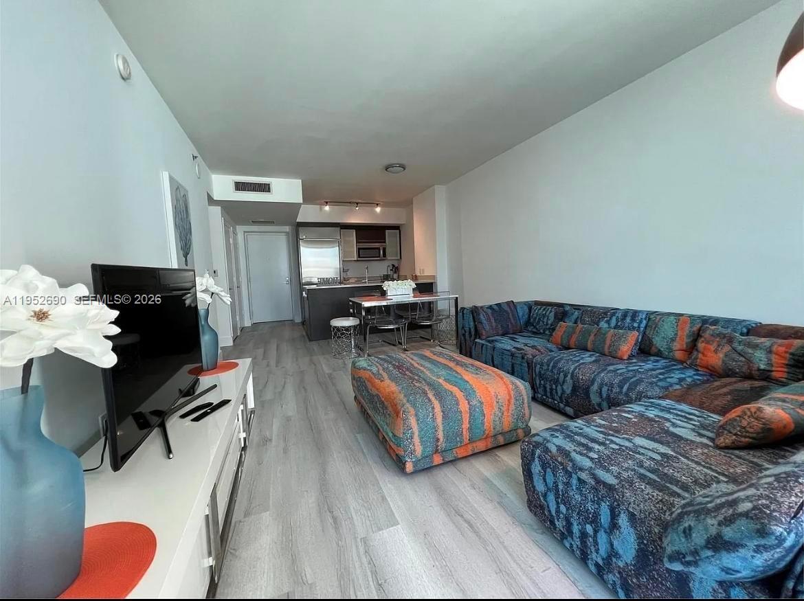 55 SE 6th St #1408, Miami FL 33131
