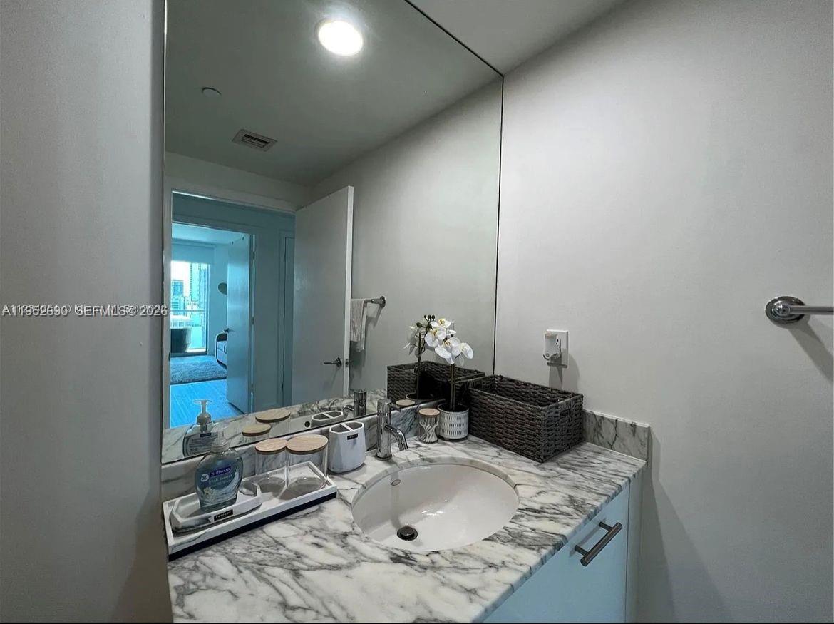55 SE 6th St #1408, Miami FL 33131