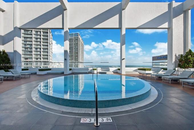 55 SE 6th St #1408, Miami FL 33131