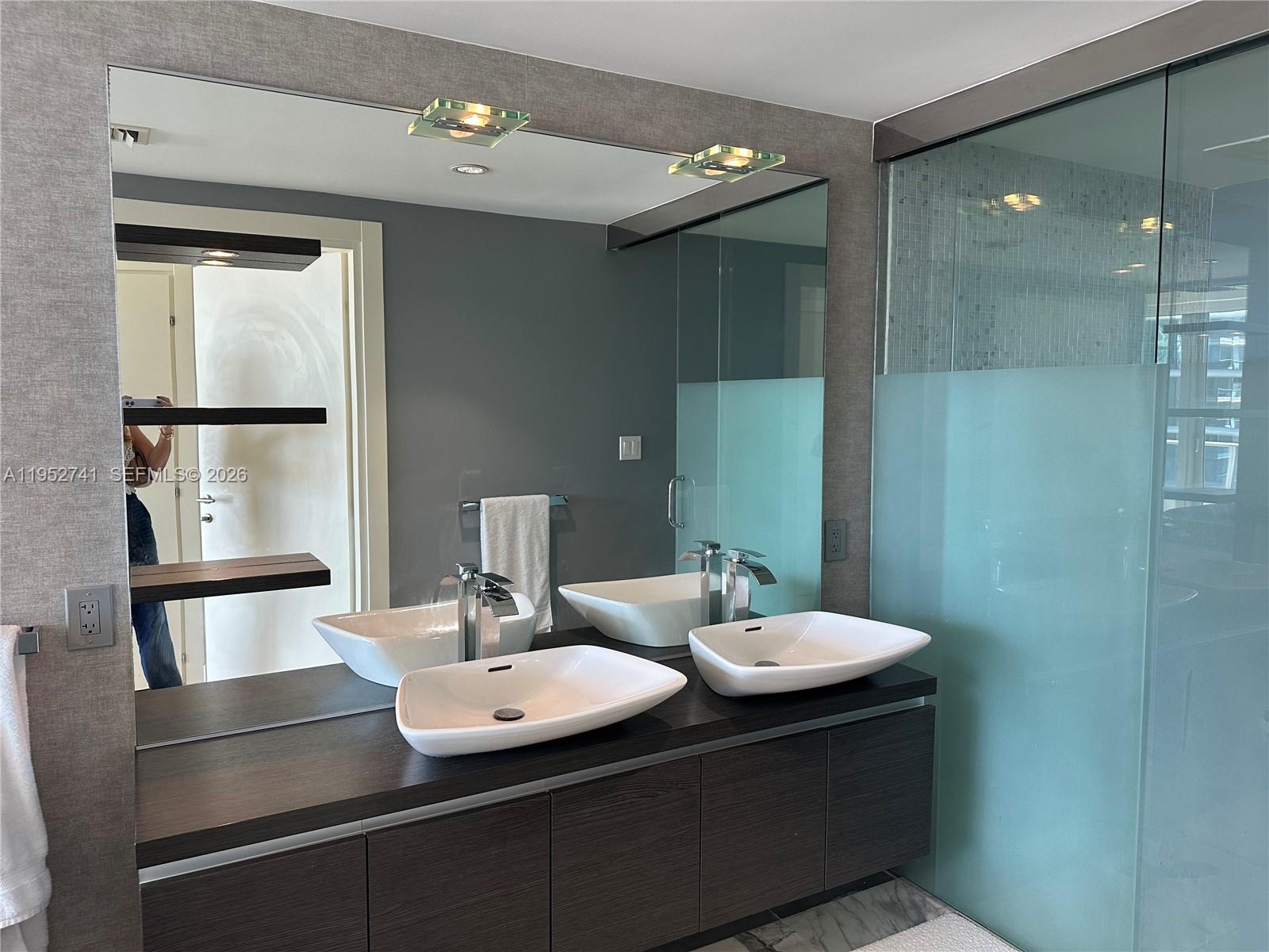 200 Biscayne Boulevard Way #3303, Miami FL 33131