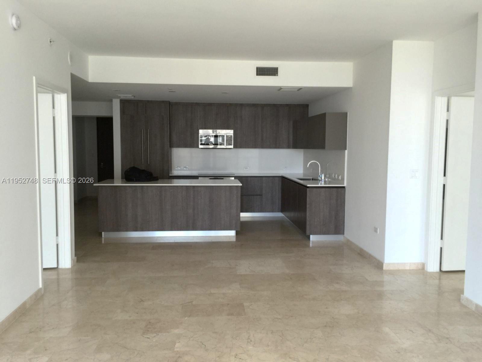 68 SE 6th St #1809, Miami FL 33131