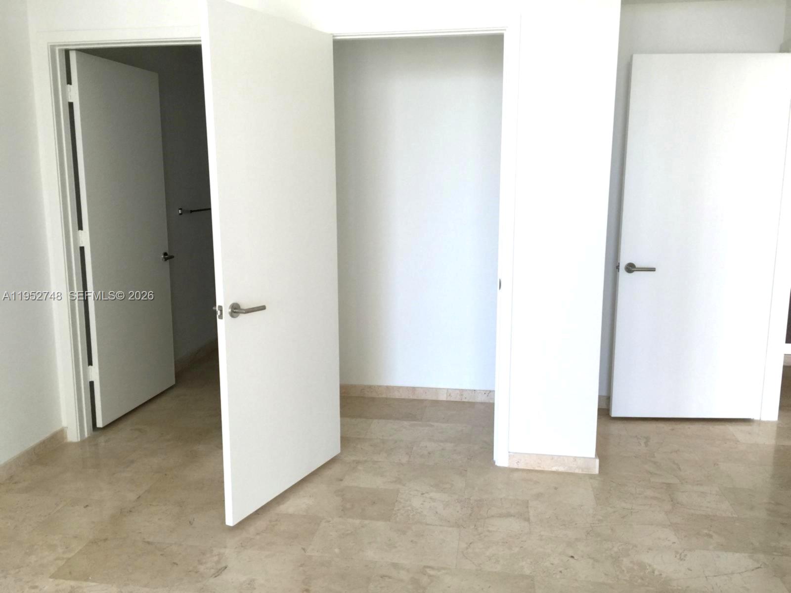 68 SE 6th St #1809, Miami FL 33131