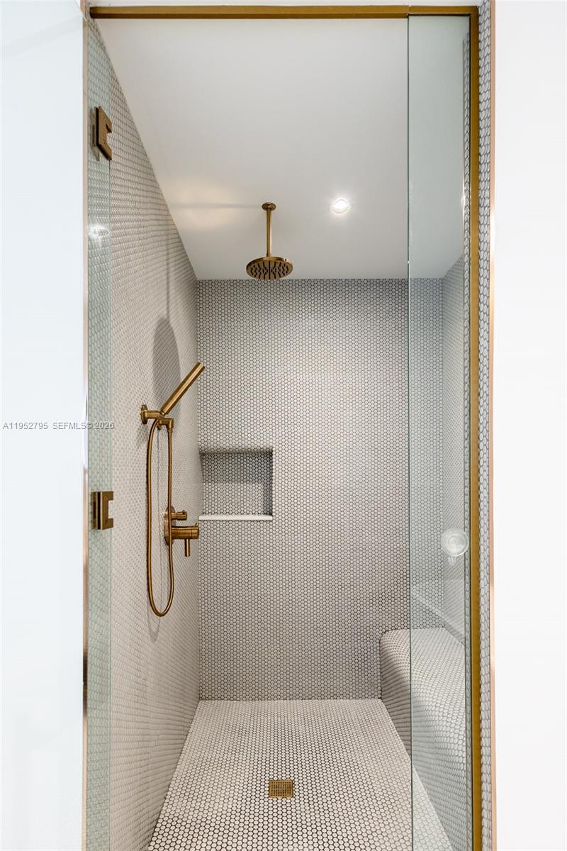 2678 Tigertail Ave #1707, Miami FL 33133