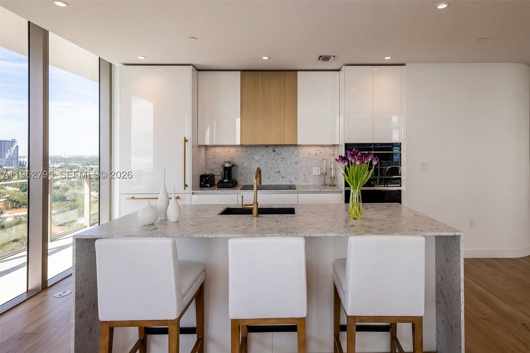 2678 Tigertail Ave #1707, Miami FL 33133