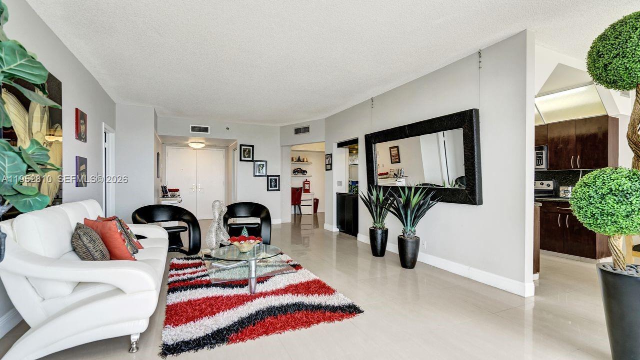 20281 E Country Club Dr #809, Aventura FL 33180
