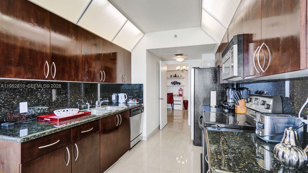20281 E Country Club Dr #809, Aventura FL 33180