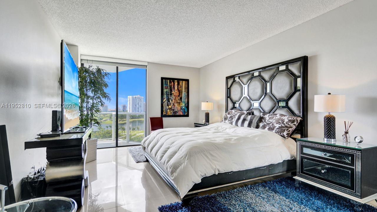 20281 E Country Club Dr #809, Aventura FL 33180