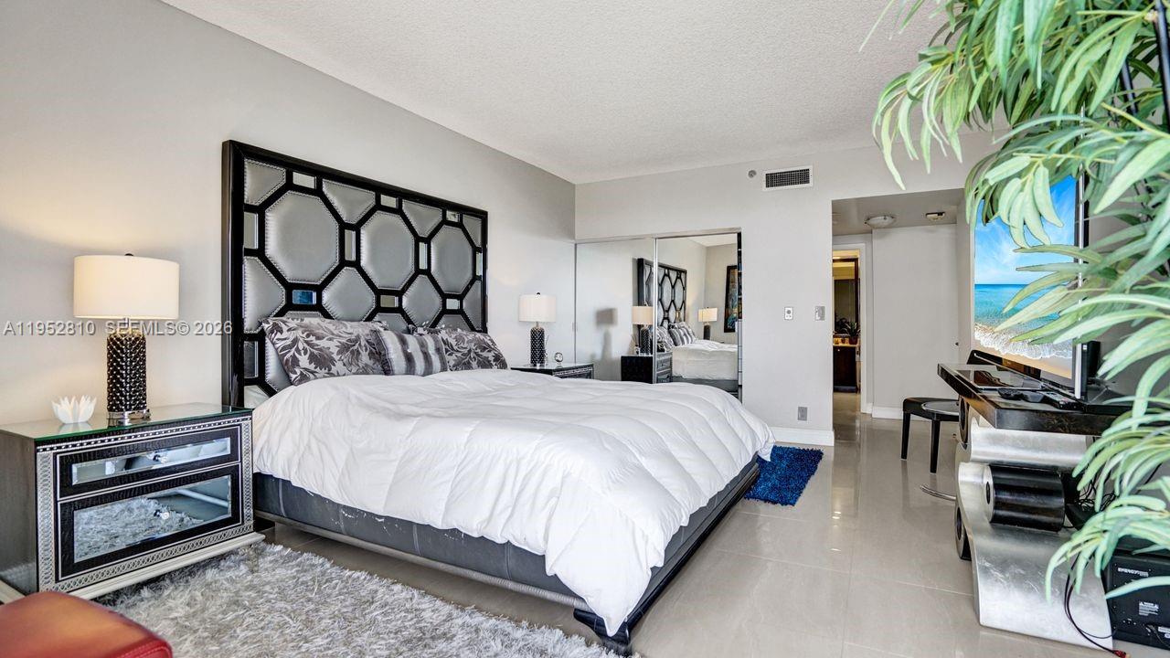 20281 E Country Club Dr #809, Aventura FL 33180