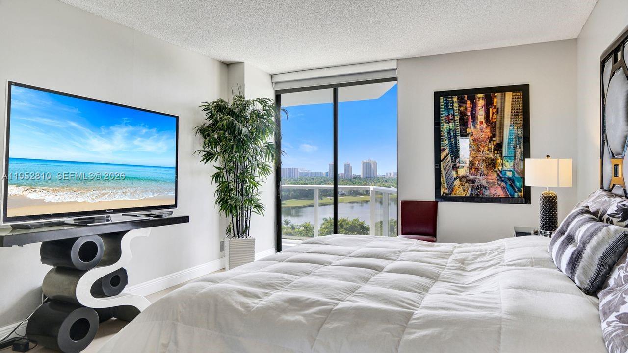 20281 E Country Club Dr #809, Aventura FL 33180