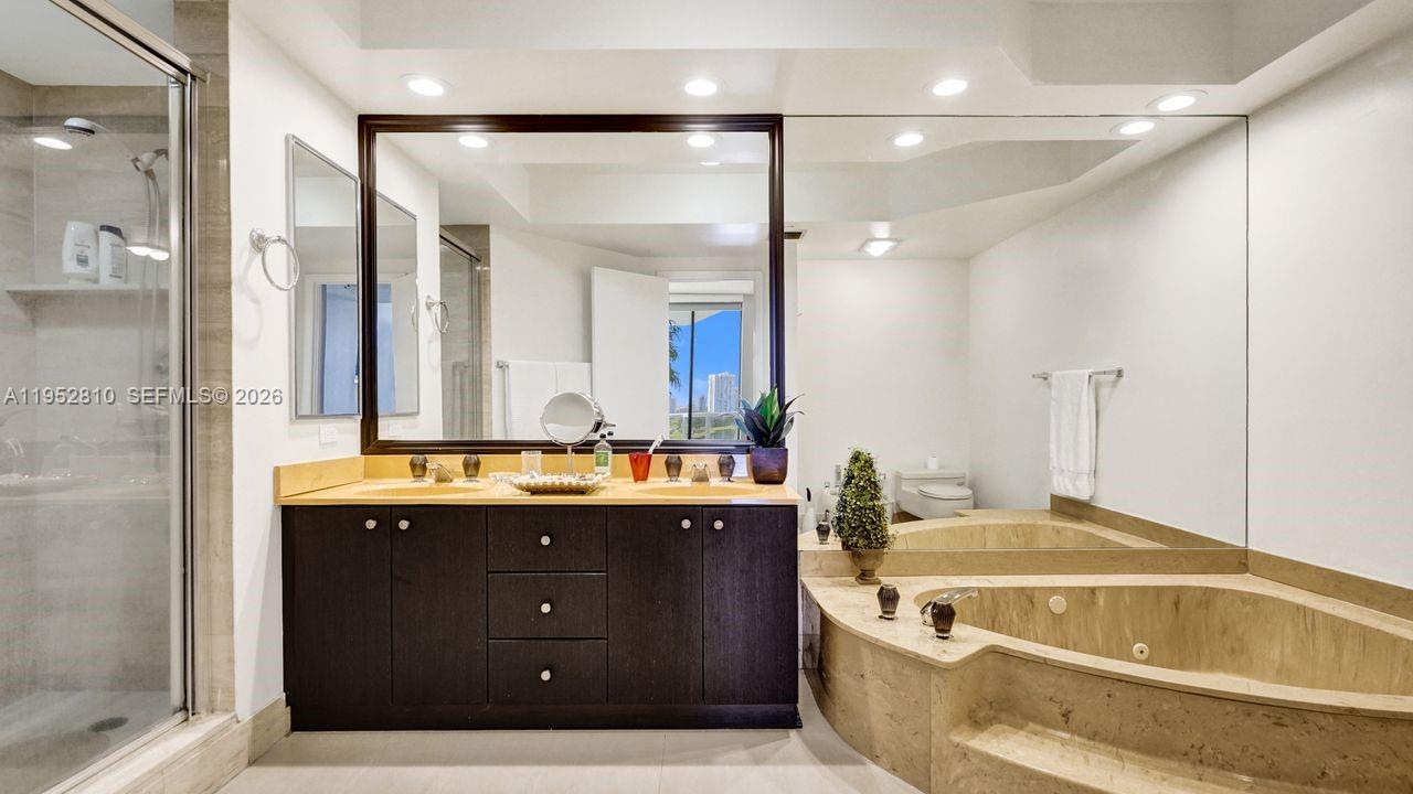 20281 E Country Club Dr #809, Aventura FL 33180