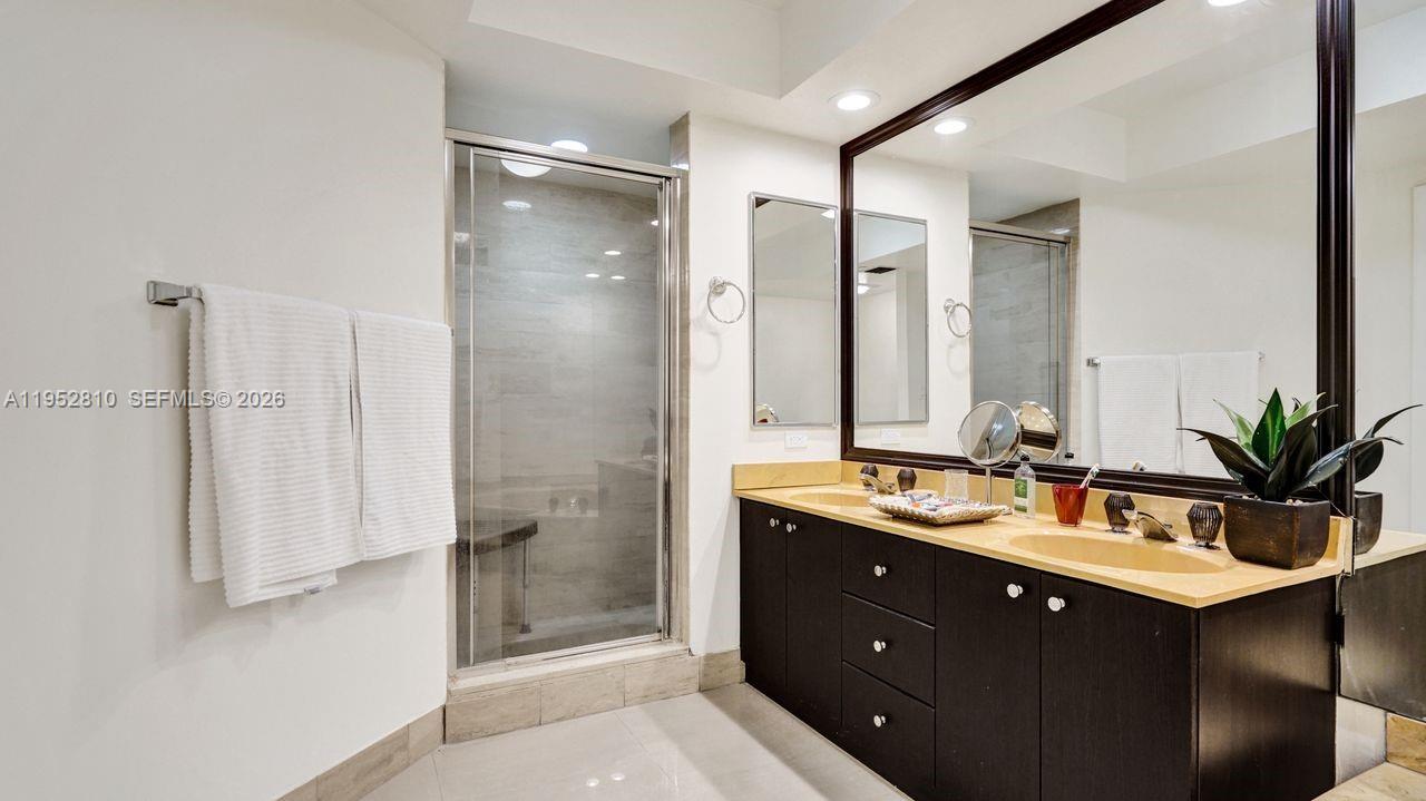 20281 E Country Club Dr #809, Aventura FL 33180
