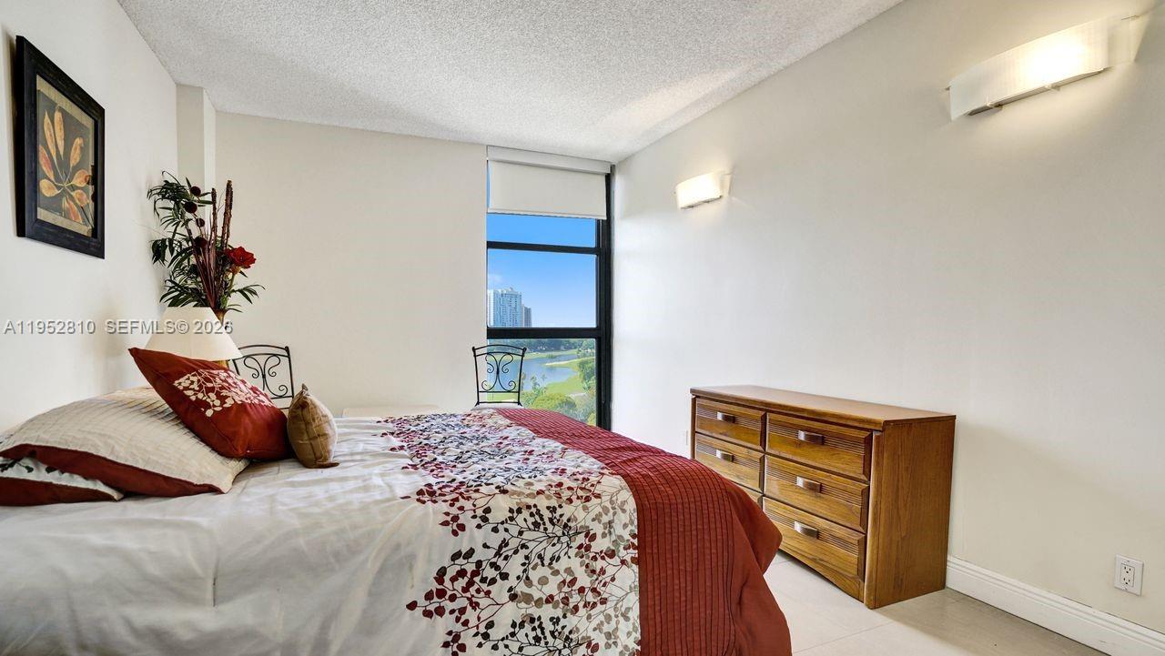 20281 E Country Club Dr #809, Aventura FL 33180