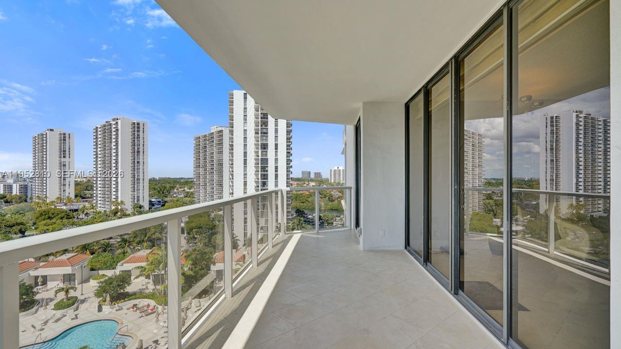 20281 E Country Club Dr #809, Aventura FL 33180