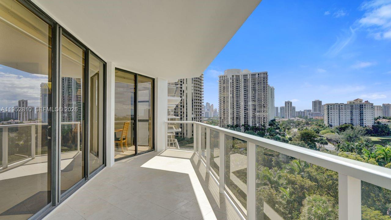 20281 E Country Club Dr #809, Aventura FL 33180