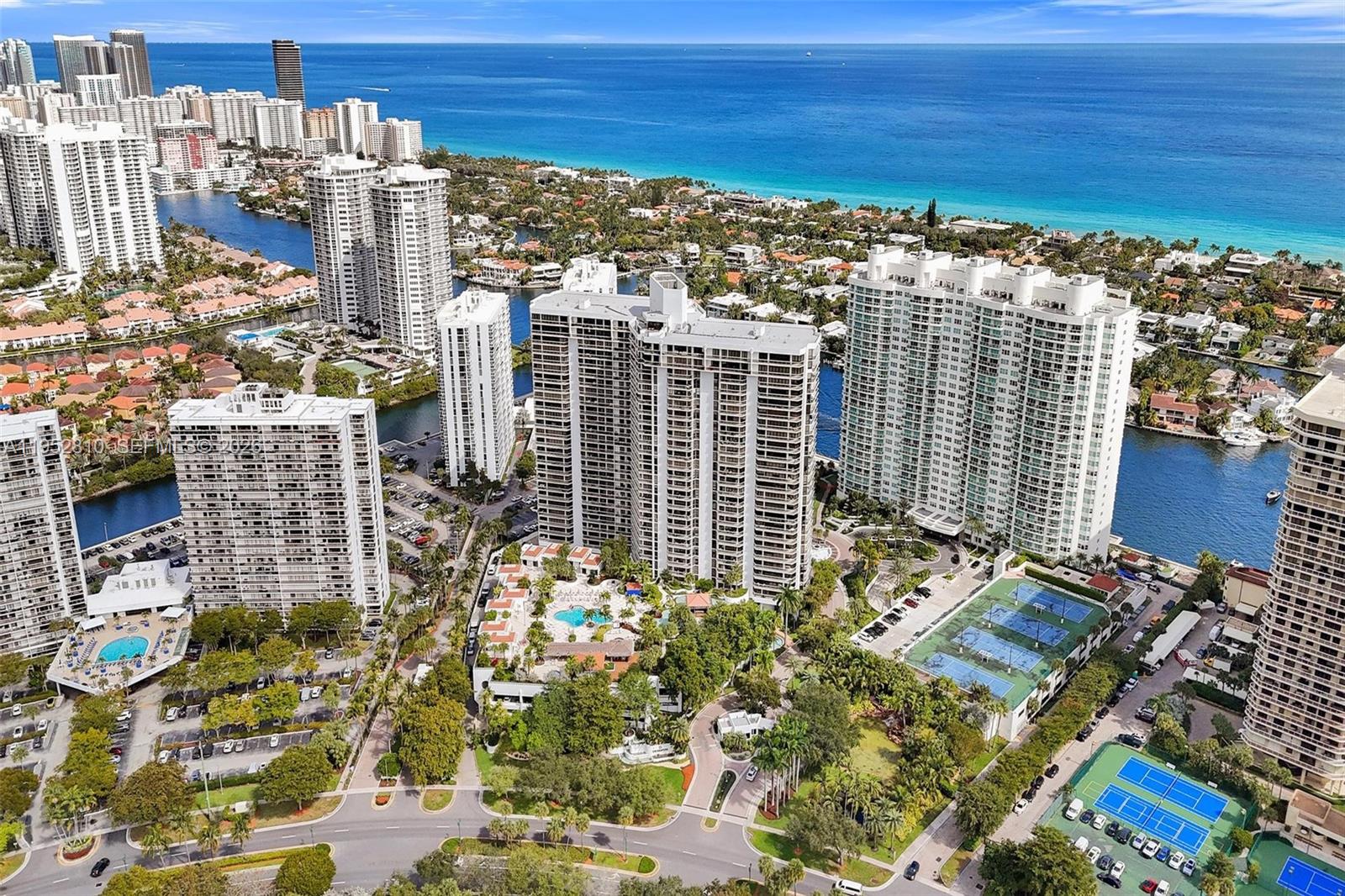 20281 E Country Club Dr #809, Aventura FL 33180