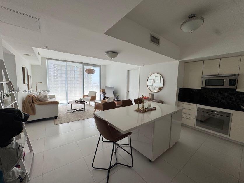 92 SW 3rd St #3104, Miami FL 33130
