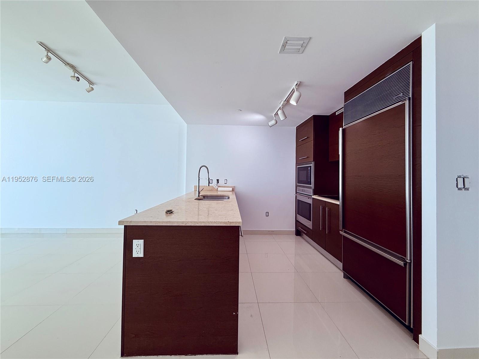 475 Brickell Ave #3611, Miami FL 33131
