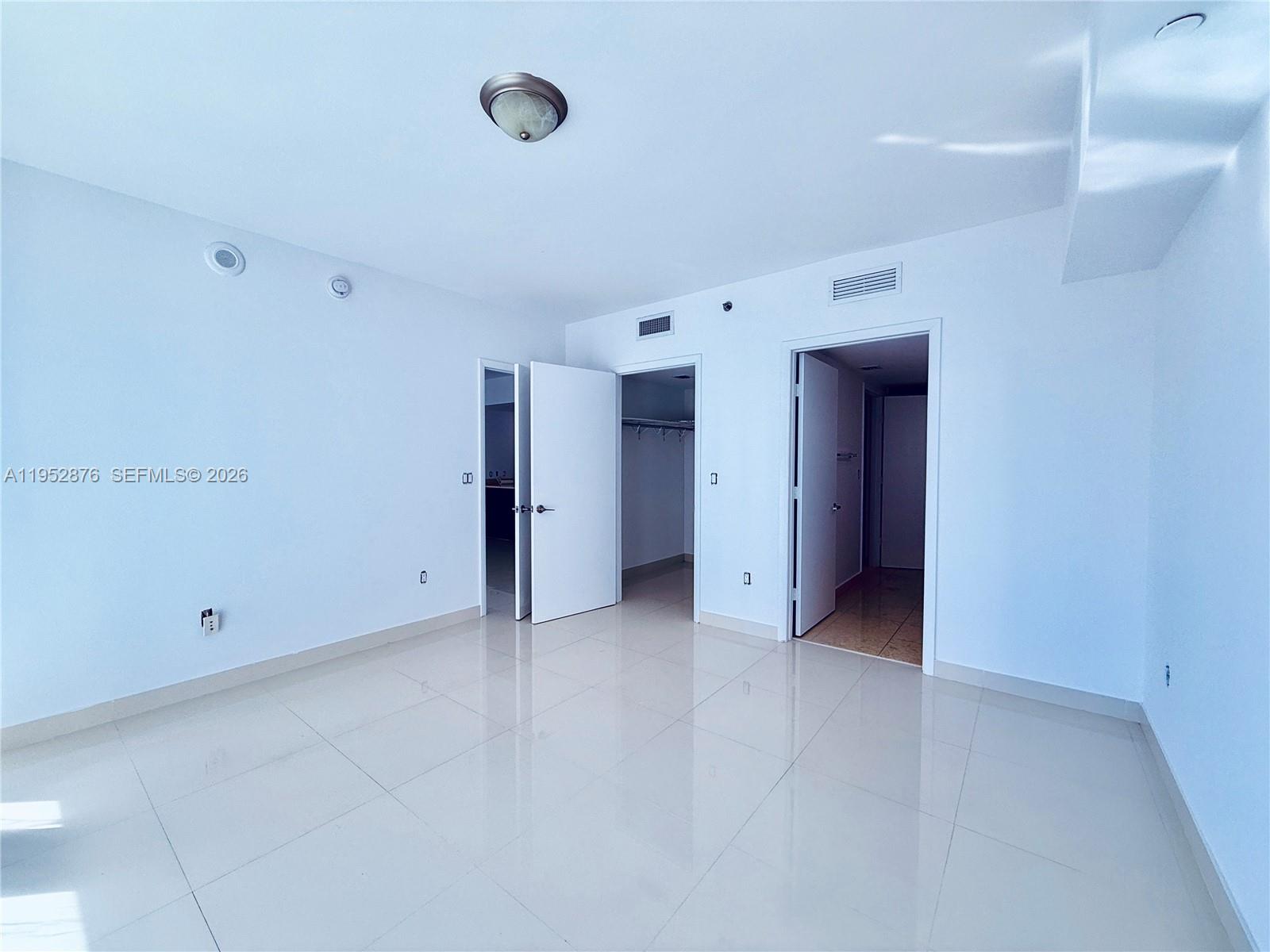 475 Brickell Ave #3611, Miami FL 33131