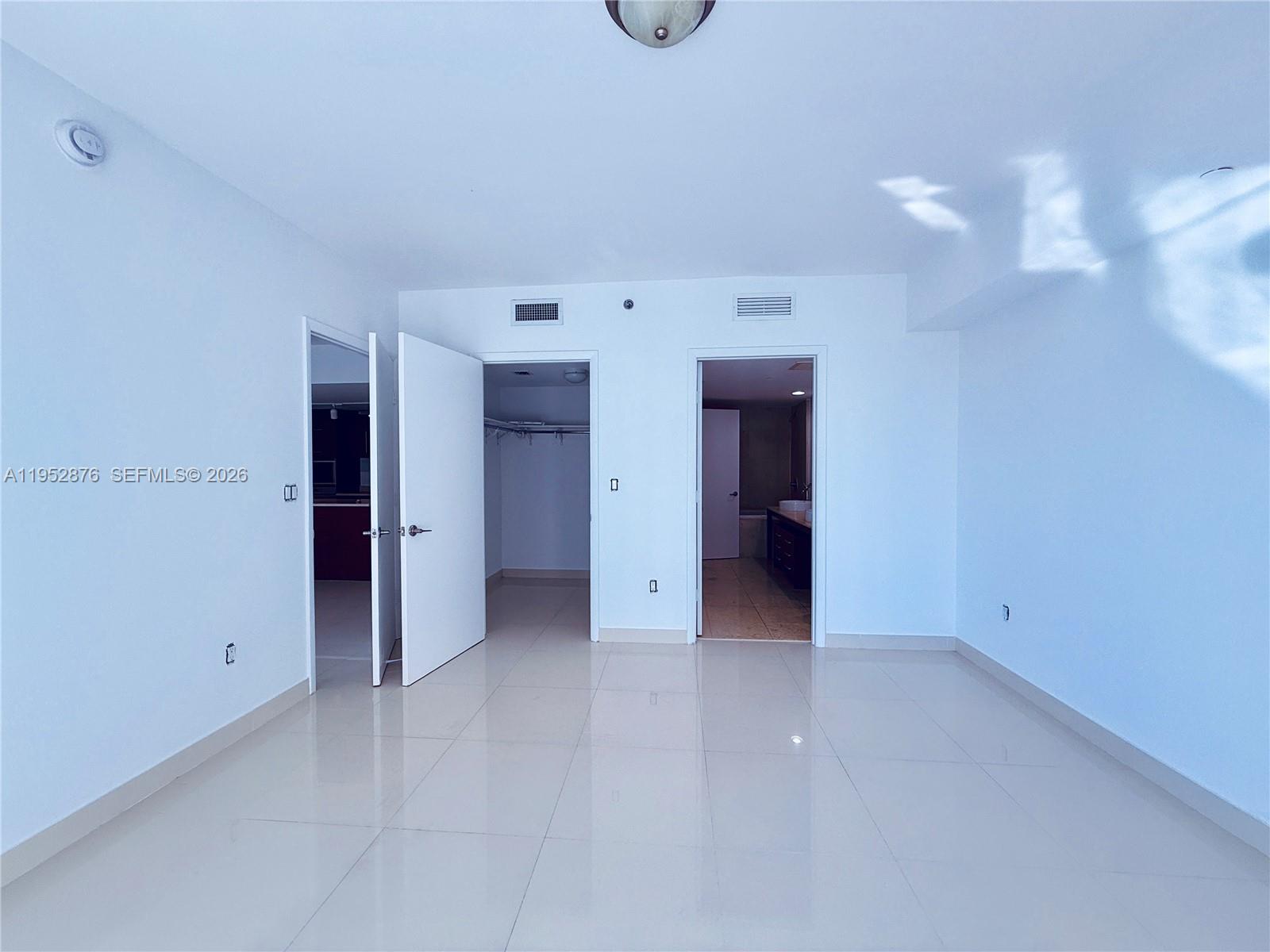 475 Brickell Ave #3611, Miami FL 33131