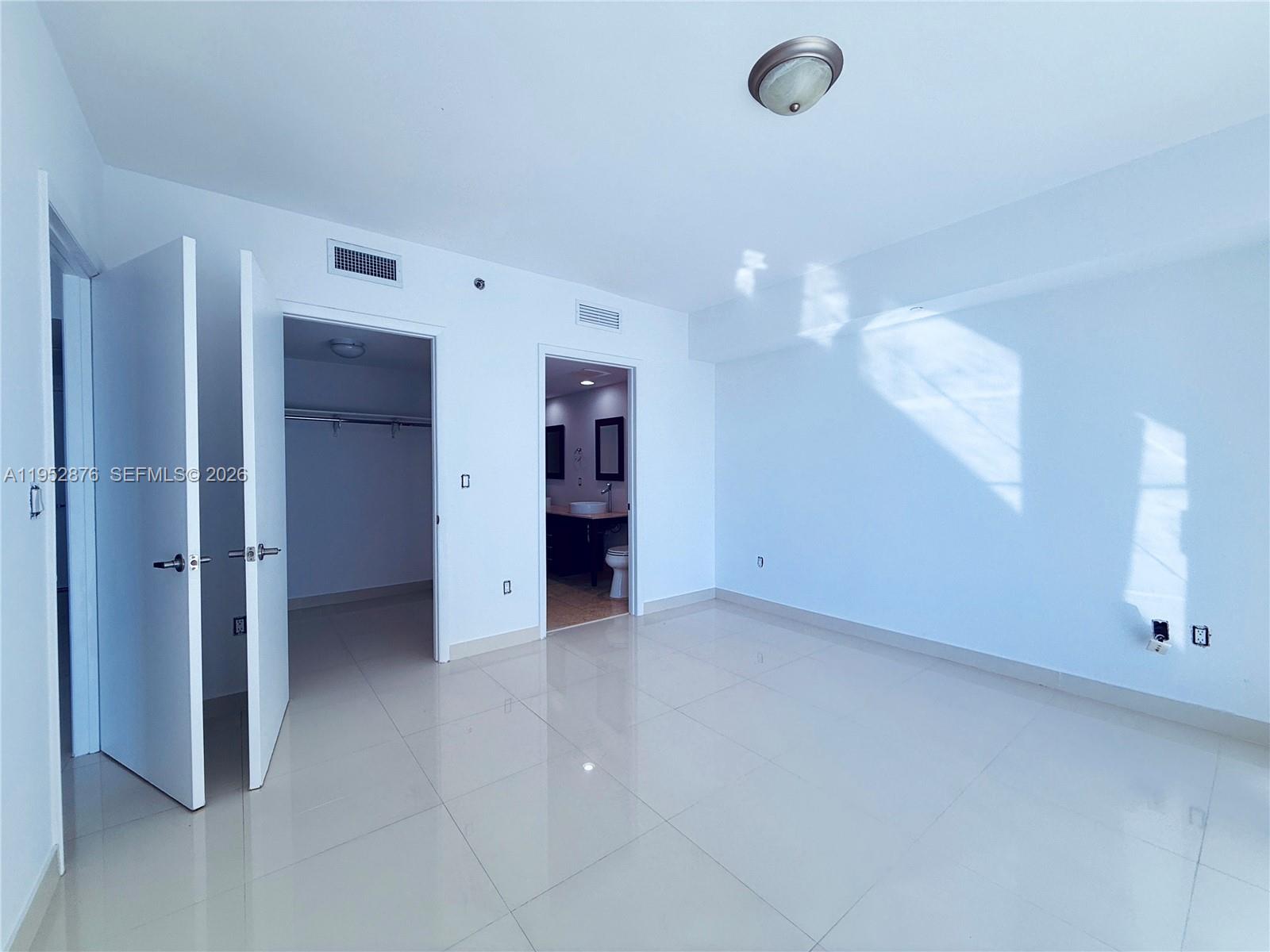 475 Brickell Ave #3611, Miami FL 33131