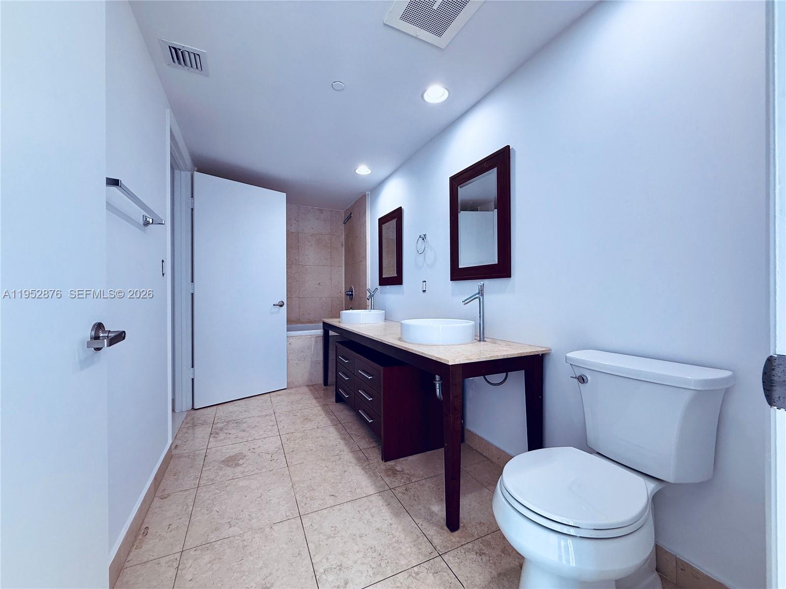 475 Brickell Ave #3611, Miami FL 33131