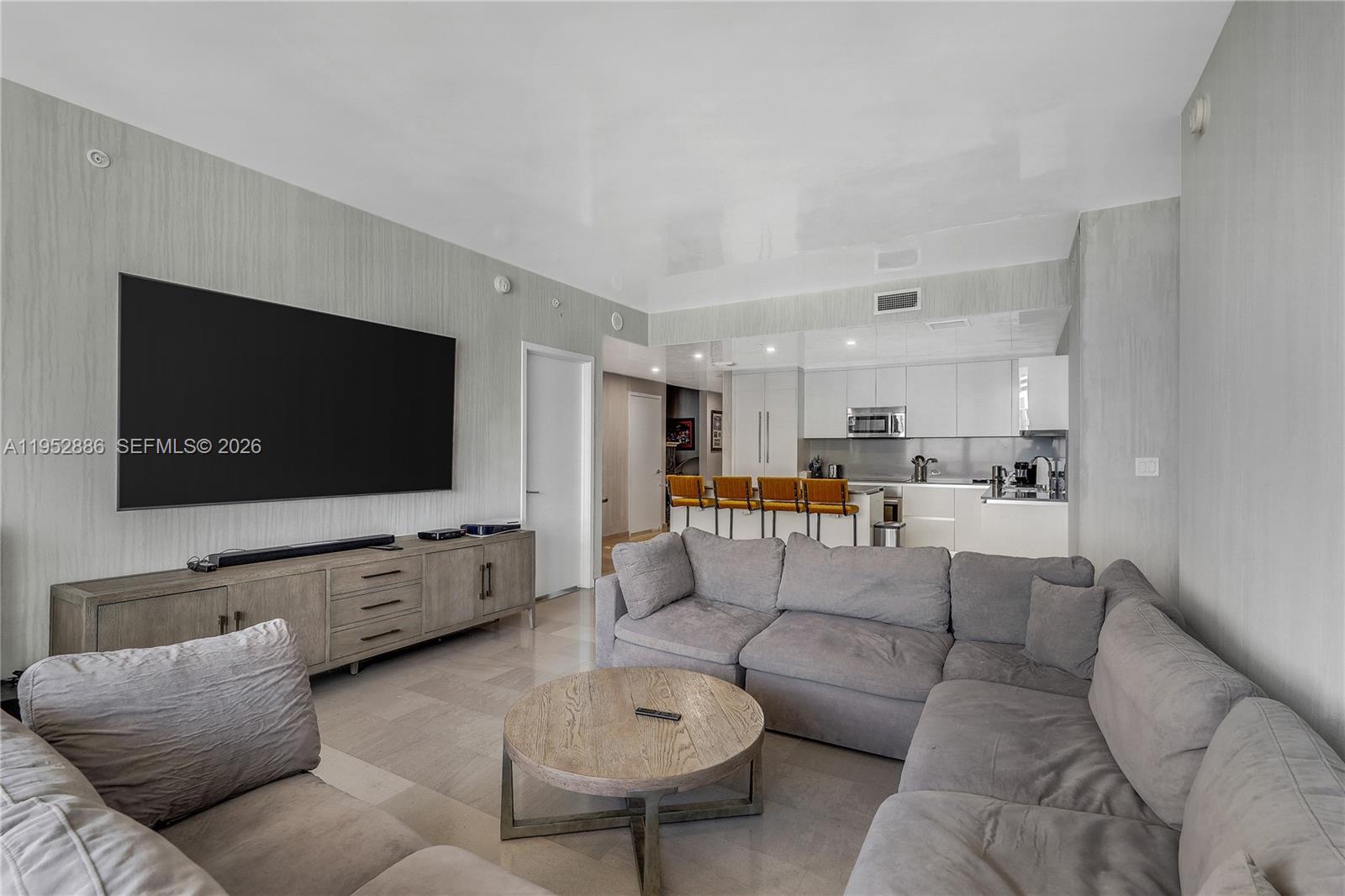 68 SE 6th St #3309, Miami FL 33131