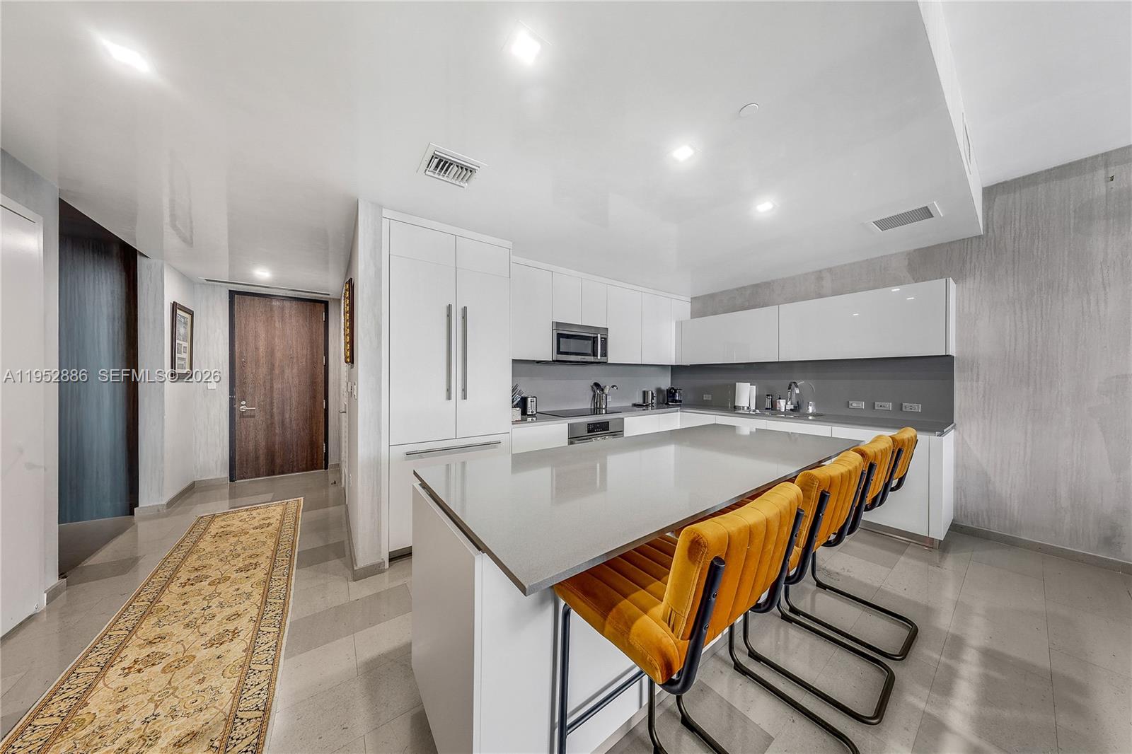 68 SE 6th St #3309, Miami FL 33131