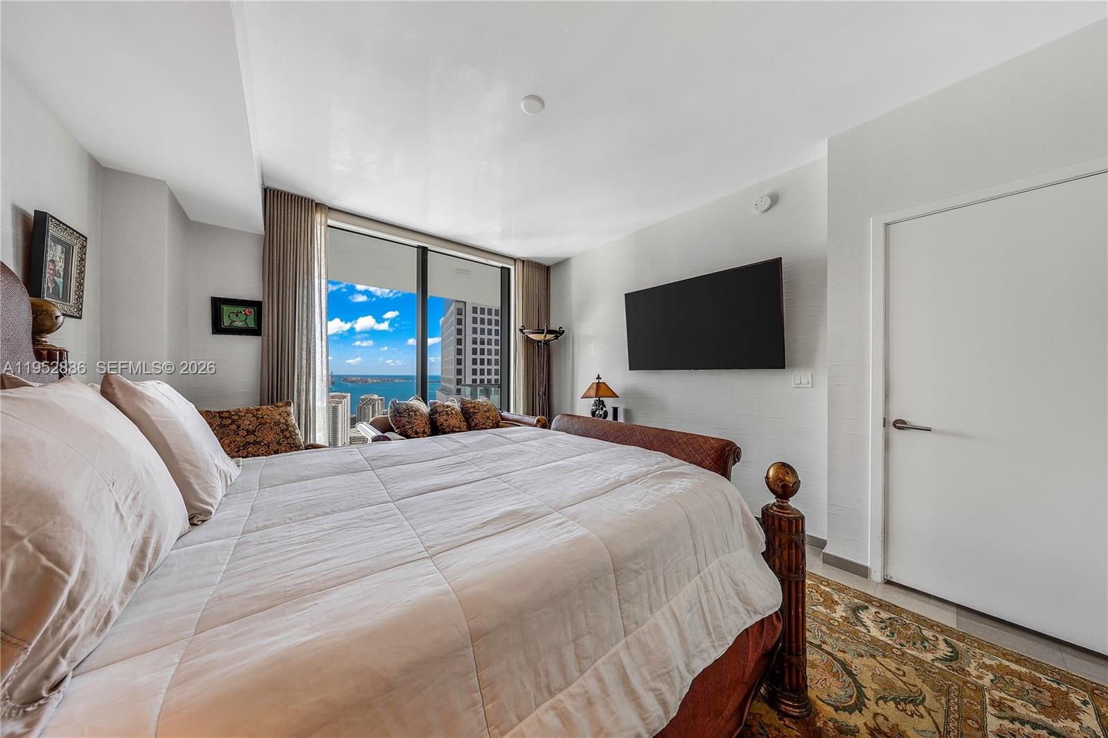68 SE 6th St #3309, Miami FL 33131