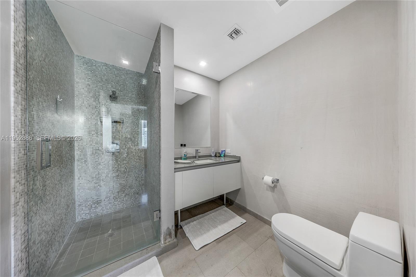 68 SE 6th St #3309, Miami FL 33131