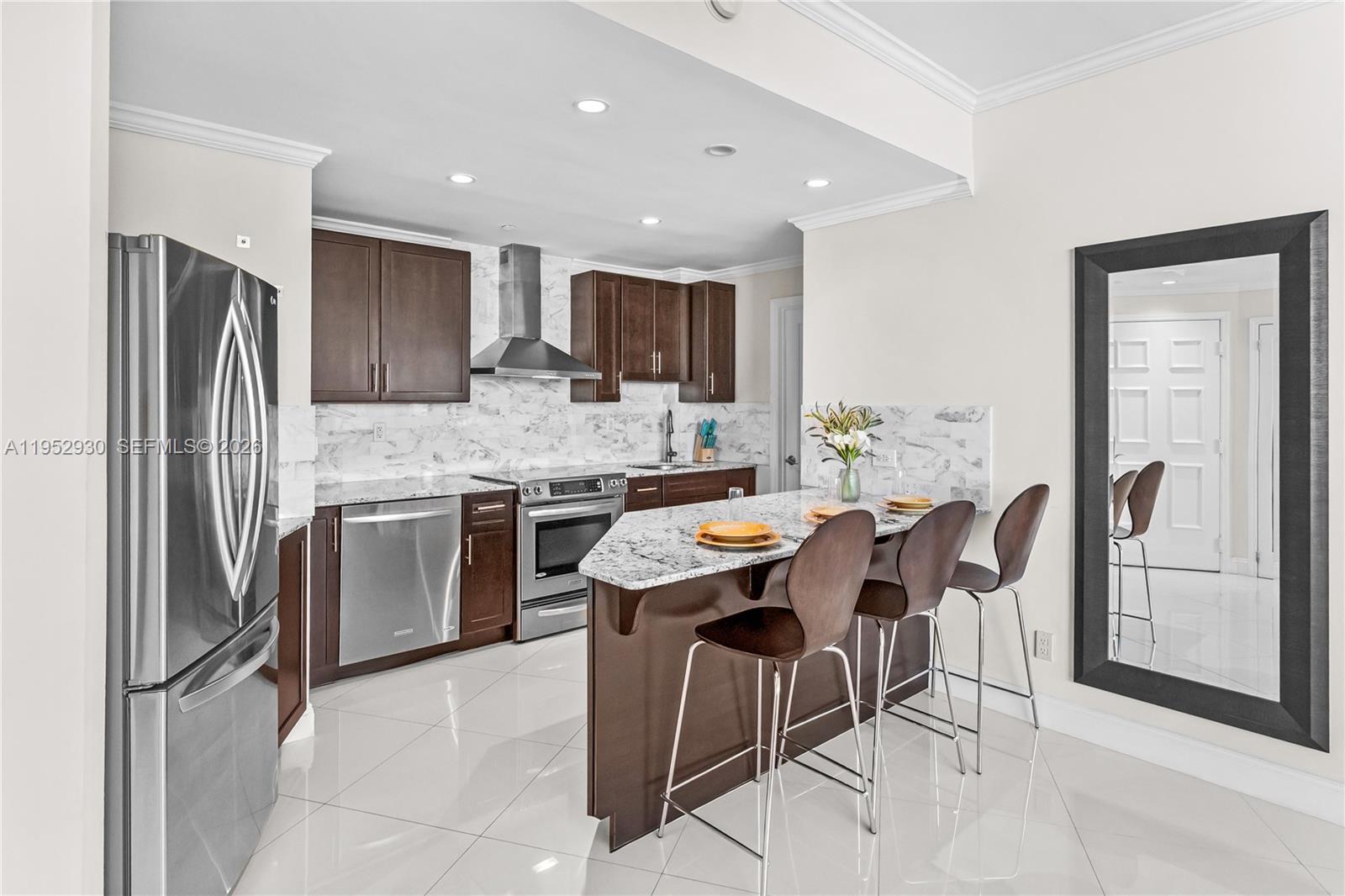 300 S Pointe Dr #706, Miami Beach FL 33139
