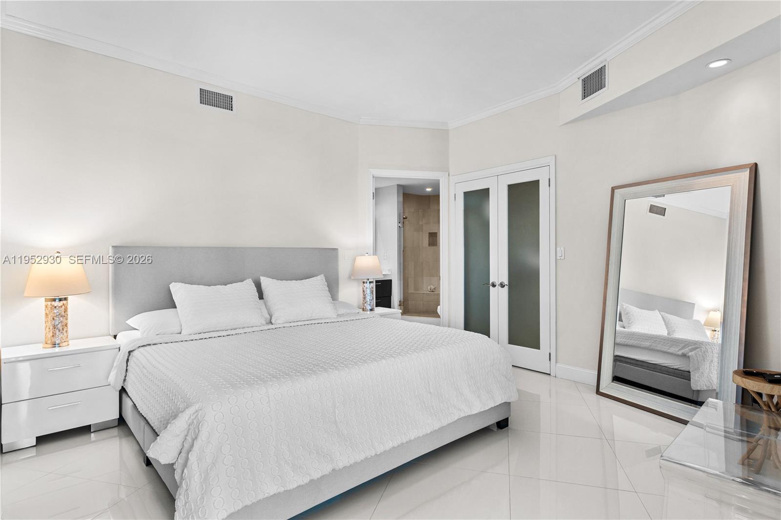 300 S Pointe Dr #706, Miami Beach FL 33139